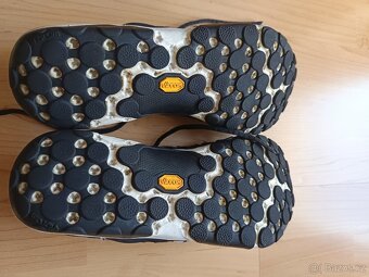 NEW BALANCE MINIMUS TRAIL 10 Black/Moonbeam - 4
