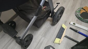 prodám kočárek Husky Espire - 4