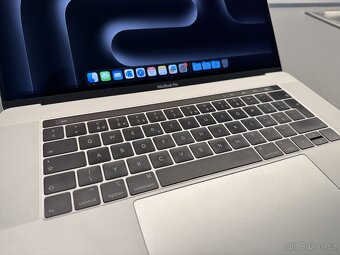 Apple MacBook Pro 15" (2018) - PĚKNÝ STAV - 4
