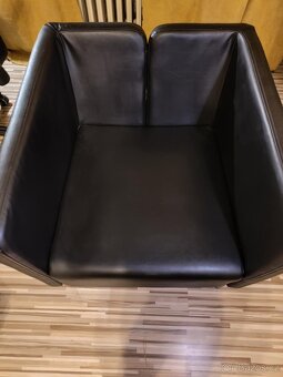 Černé kožené křeslo IKEA Ekerö - 4