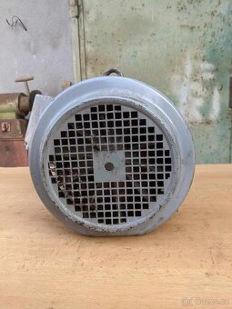ELEKTROMOTOR OSMIPÓLOVÝ - 4