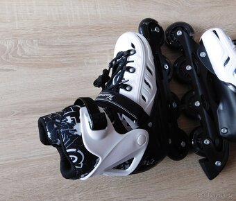 svítící nastavitelné inline brusle vel.39-42 - 4