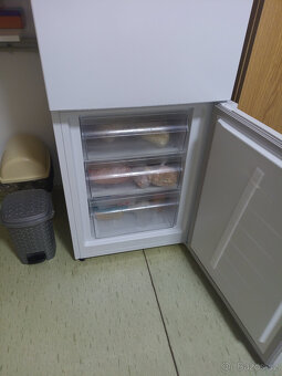 Lednice Hisense RB291D4CWE - 4