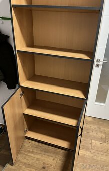 Skříň s policemi - 4