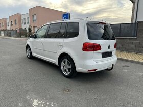 Volkswagen Touran 2.0TDI DSG Highline - 4