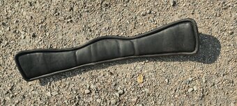 Prodám měkký drezurní podbřišník 55cm - 4