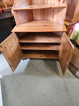 ROHOVÁ KNIHOVNA - PŘÍBORNÍK IKEA LEKSVIK - 4