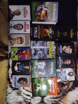Prodám kompletní sbírku 15 knih o fotbale . - 4