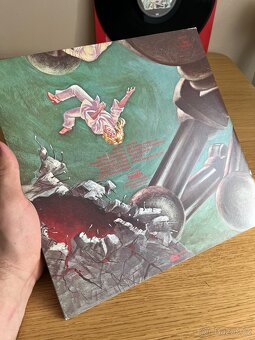 Queen – News Of The World - 4