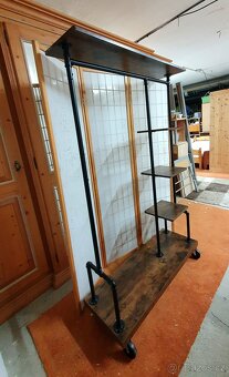 Pojízdný rustikální věšák - 4