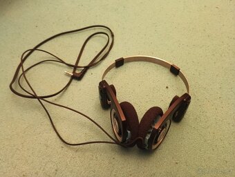 Tesla typ.S2,Koss Porta pro,Lenco K106,Technics  eah-510 - 4