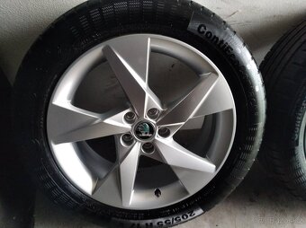 Prodám alu disky Škoda 5x100 R17 s letním pneu 205/55/17 - 4