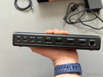 Prodám dokovací stanici itec Universal pro 6x displej - 4