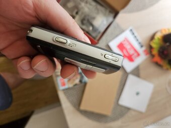 Sony Ericsson K750i v top stavu kompletní balení - 4