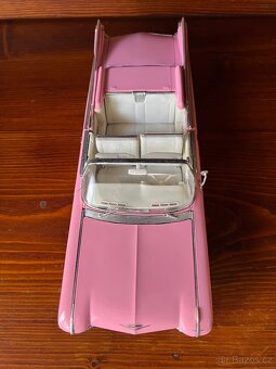 Model auta Cadillac Eldorado 1:18 - 4