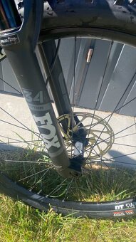 Karbonové kolo YT IZZO Comp - 4