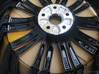 Nová ZIMNÍ kola na ŠKODA SUPERB 3 CANOPUS BLACK 235/40/19 - 4
