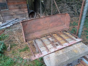 Traktor Zetor 7011 s čelním nakladačem a SPZ - 4