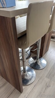 Barový stůl a zidlle - 4