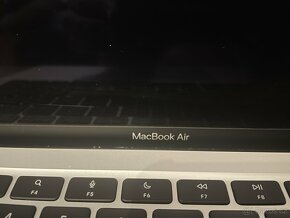 MacBook Air - stříbrno černý - 4
