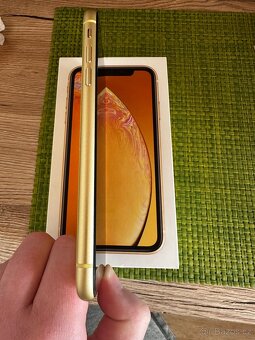 iPhone XR 128gb žlutý - 4
