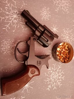 Startovací pistole revolver poplašnák Umarex - 4