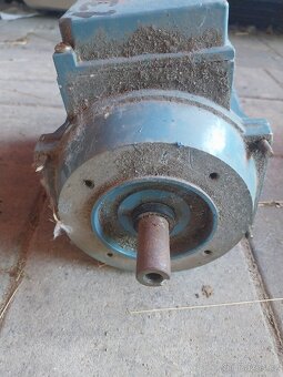Elektromotor 380V 1,1 kW 2850/3460 ot/min - 4