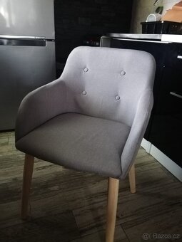 Nová jídelní křesla v šedé  i v černé barvě - 4