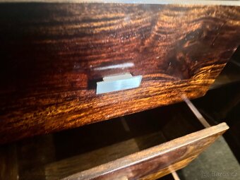 Krásná hnědá velká celodřevěná komoda z palisandru - 4