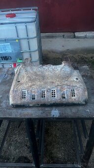 Toyota Hilux 97-05 - nárazník přední + plech pod motor - 4