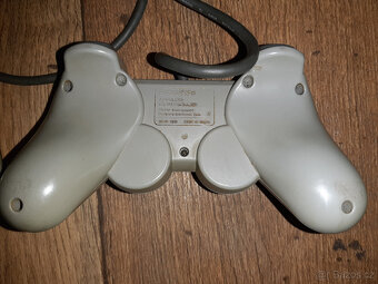 Prodám 3 kusy ovladačů Playstation - 4