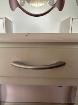 Kosmetický stolek s osvětlením - 4