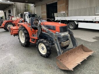 Malotraktor s čelním nakladačem - 4