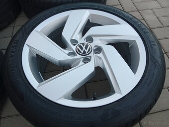 alu kola 5x112 r17 VW Golf a letní pneu 222/45/17 - 4