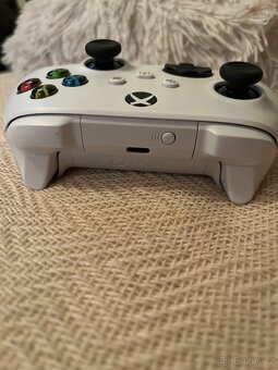 Prodám bílý ovladač na Xbox - 4