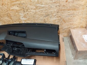 Airbagy, palubní deska, pásy Volkswagen Touran - 4