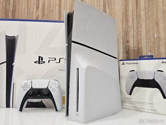 PLAYSTATION 5 + 2X OVLADAČ + SSD + 46 HER + VERTIKÁL STOJAN - 4