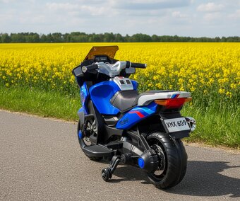 Nová velká elektrická dvoumístná cestovní motorka - 4