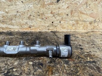 VSTŘIKOVACÍ LIŠTA 1.6 TDI 85KW DDYA 04L130089F - 4