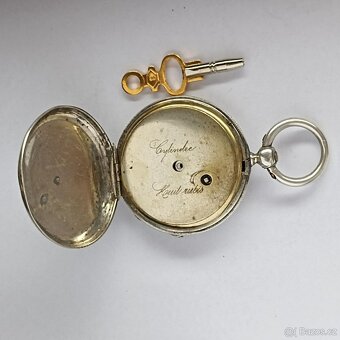 Starožitné stříbrné kapesní hodinky na klíček-klíčovky. - 4