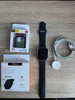 Apple Watch SE 44mm (1. generace) - 4