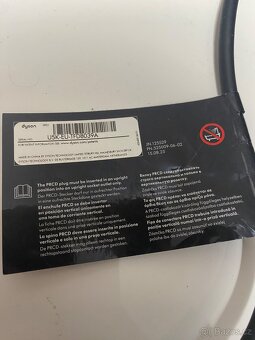 Žehlička na vlasy Dyson Airstrait - 4