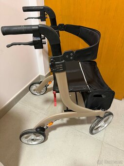 Chodítko DMA 102 - čtyřkolové - 4