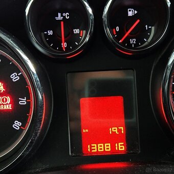 OPEL ASTRA 1,4 16v 2011 + SADA ALU KOL , KLIMA, TAŽNÉ TOP - 4