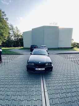 Bmw e36 318i sedan - 4