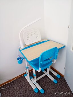 Rostoucí stůl se židli - 4