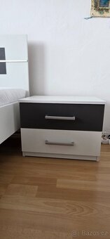 Postel 180×200 cm, rošty, stolky - 4