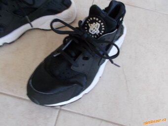 Botasky NIKE AIR HUARACHE - 4