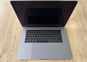 Apple MacBook Pro 15" 2018 Touchbar,vesmírně šedý - 4