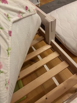 Prodám dětskou postel z masivu borovice + rošt - 4